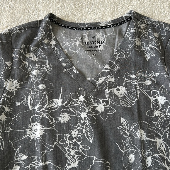 Scrub Top - Picture 3 of 4